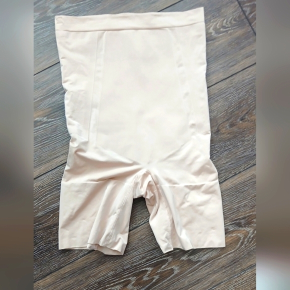 SPANX by Sara Blakely Shapewear Shorts Womens Size Large Slimming Snatched - Picture 1 of 4